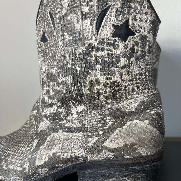 Ziginy Women’s 8.5 Animal Print stars moons She's an Animal! boots Cute - Picture 14 of 15